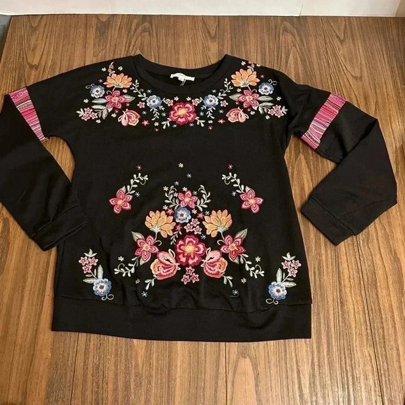 Andree by Unit Black Pull Over Floral Embroidered Sweater Women’s size Small - Picture 10 of 11